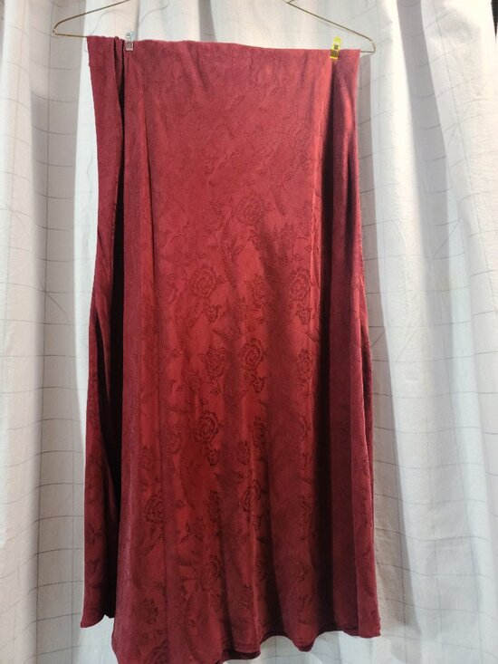 Karin Stevens Petites Skirt and Top Red, Ladies size 8P - Picture 3 of 10